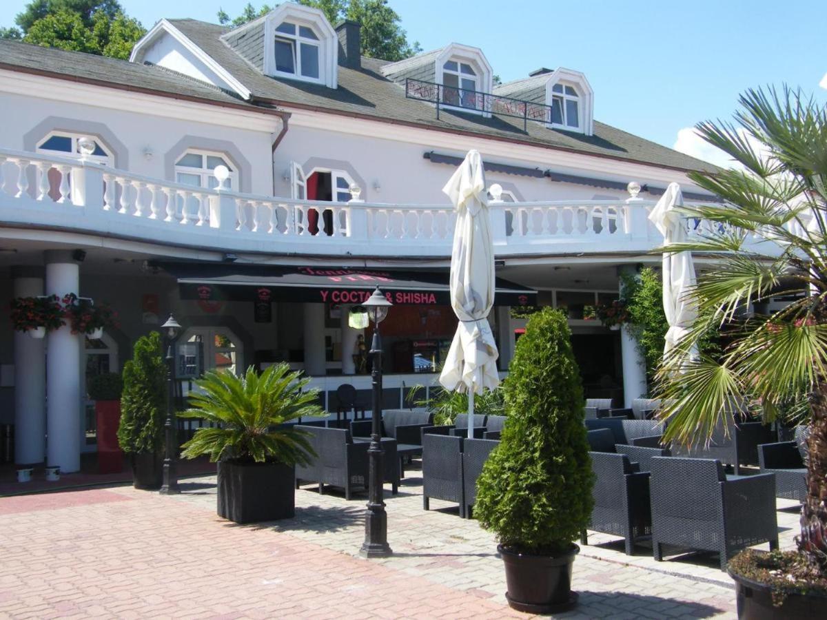 Y Hostel Balatonlelle Exterior foto